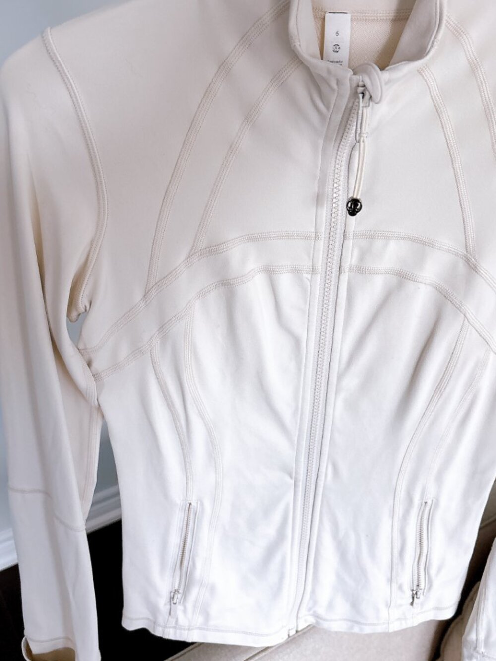95% NEW LULULEMON DEFINE JACKET SIZE 6